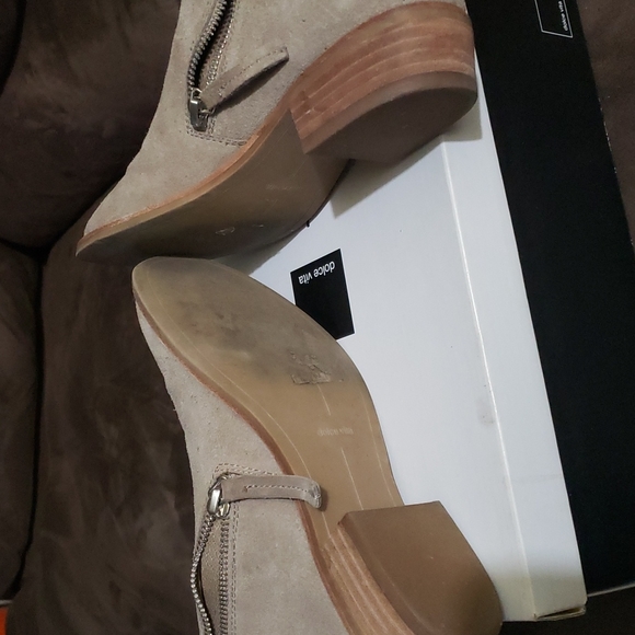 Beige suede booties - Picture 4 of 6